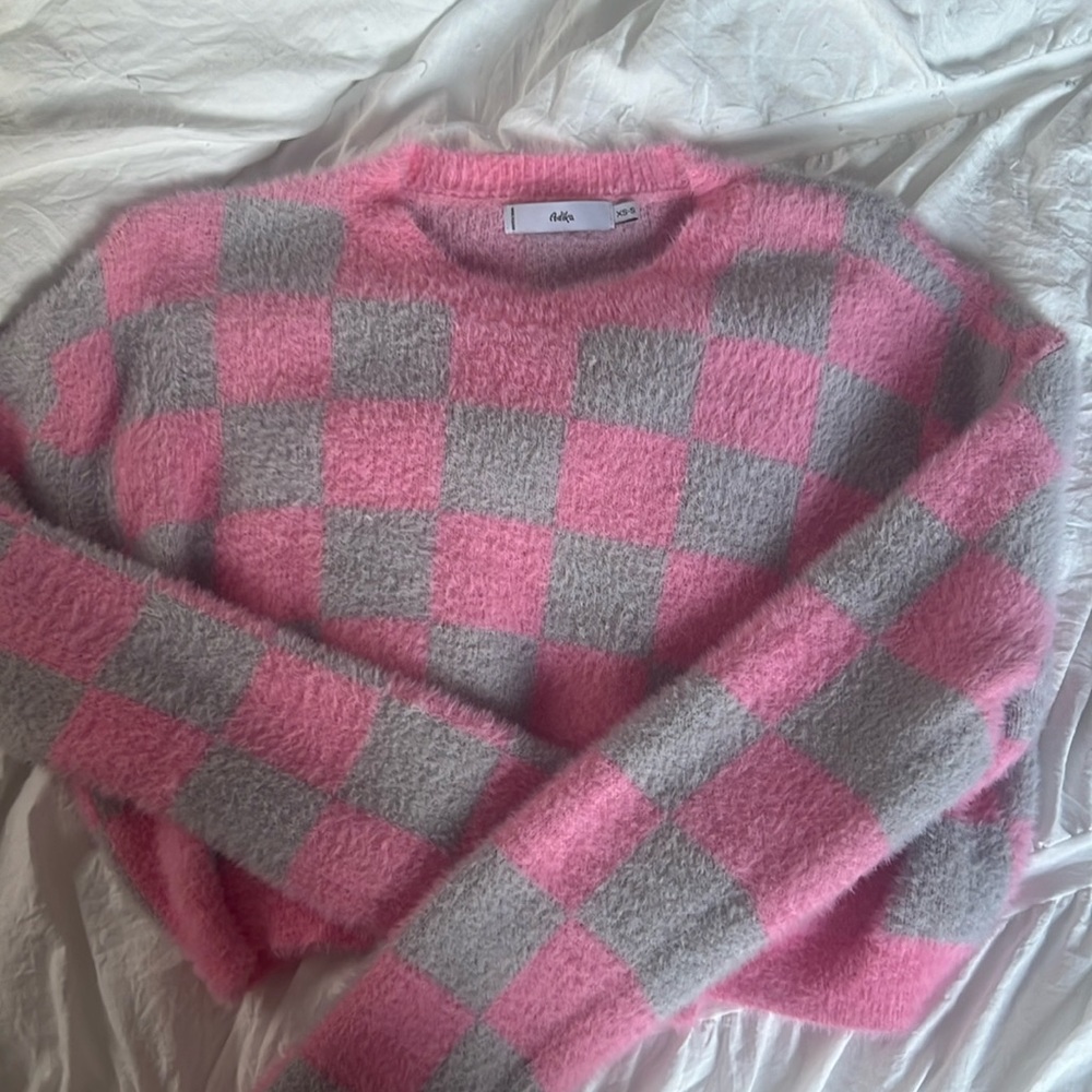 Adika checkered pink and grey sweater